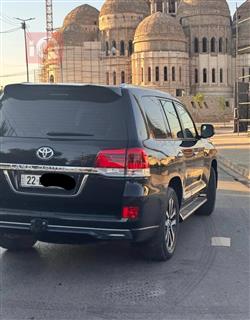 تۆیۆتا لاند کروزەر